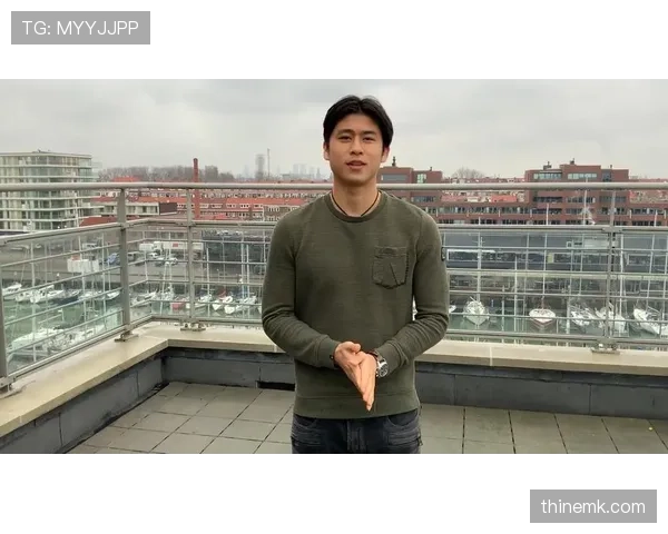 张玉宁这生活也太“网红”了，豪车自己开早餐却只喝速溶茶？